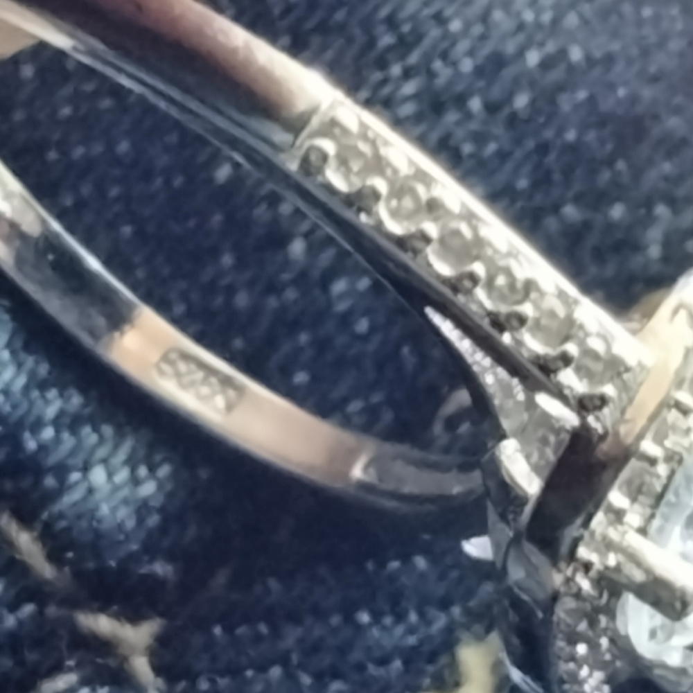 Engagement ring - Picture 6 of 10